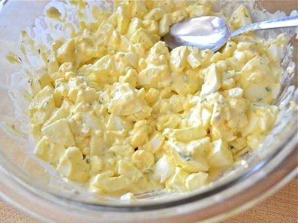 Яичный салат с лимоном и ароматными травами Яичный салат с лимоном и ароматными травами