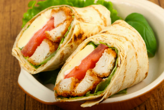 Шаурма с курицей. 13 вкусных и неизбитых закусок в лаваш