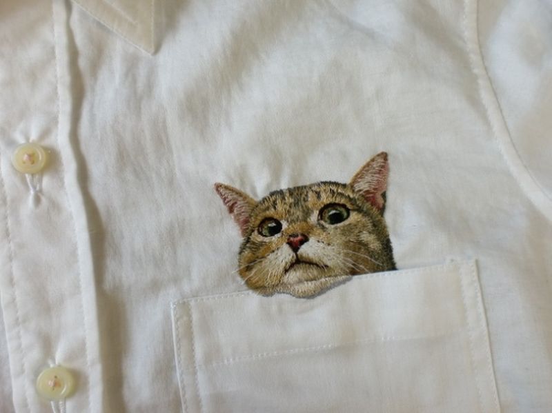 Котики в карманах (вышивка на рубашках)