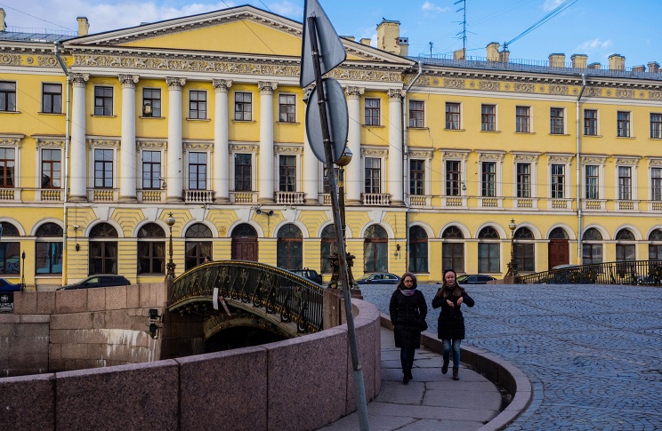 ID: 10618305 Дата съемки: 01.04.2015 Описание: Россия. Санкт-Петербург. Вид на дом Адамини (дом Антонова) на углу Марсова поля и набережной реки Мойки. Руслан Шамуков/ТАСС