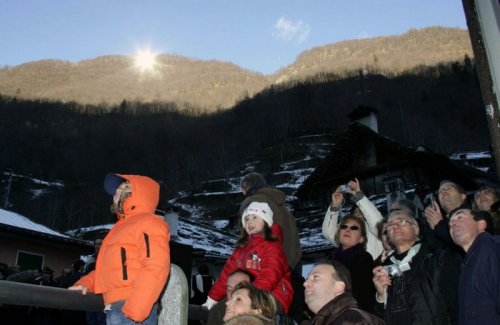 В норвежском городе Рьюкан появилась альтернатива Солнцу (9 фото)