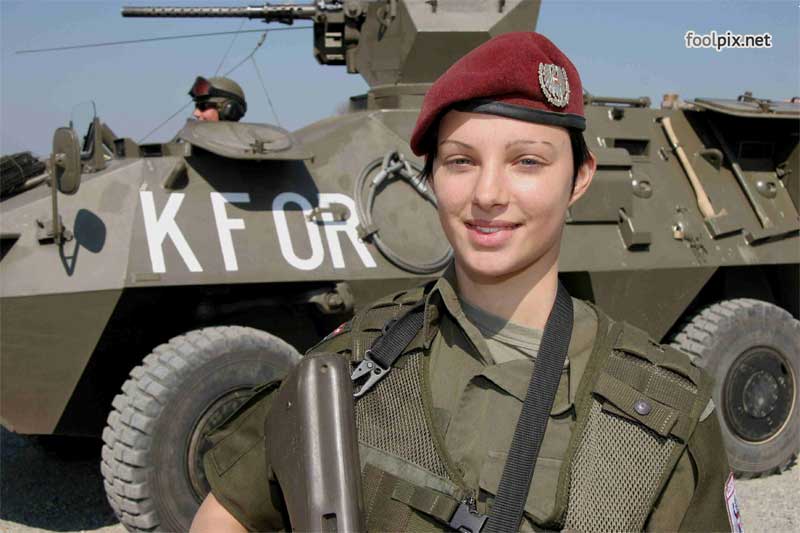 Красивые девушки в военной форме Девушки на службе в армии фото 9