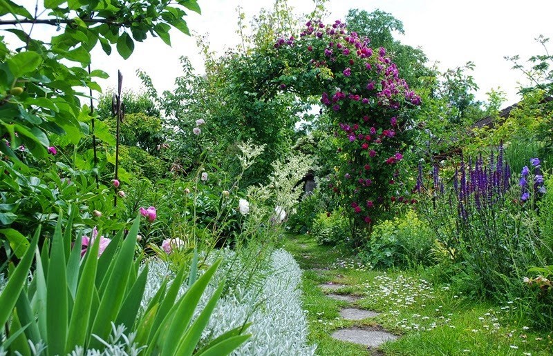 Ландшафтный дизайн в саду