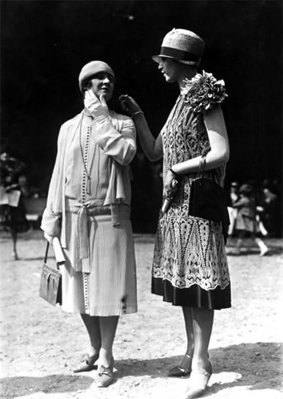 Женская мода 1920-х: винтажные фотографии, раскрывающие неповторимый уличный стиль прошлого Женская мода 1920-х: винтажные фотографии, раскрывающие неповторимый уличный стиль прошлого