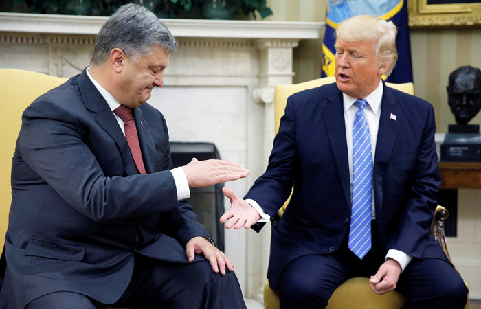 Трамп и Порошенко, рукопожатие, 20.06.17.jpg Трамп и Порошенко, рукопожатие, 20.06.17.jpg
