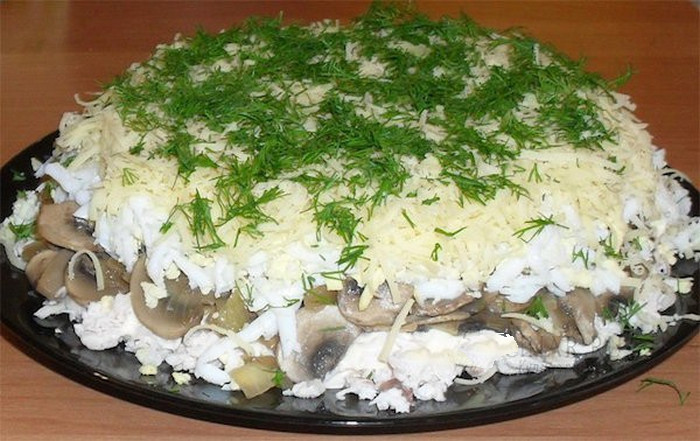 Салат с курицей и грибами сыром и орехами рецепт с пошагово Салат с курицей и грибами сыром и орехами рецепт с пошагово
