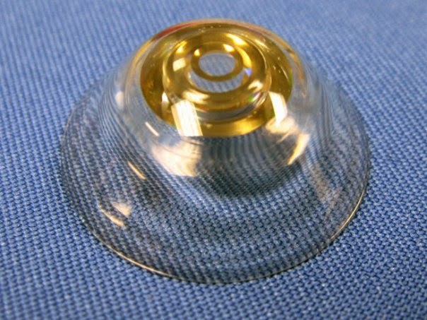 прототип контактных линз, которые наделяют человека сверхзрением