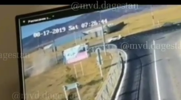 Видео: последствия ДТП, где водитель уснул за рулем в Дагестане