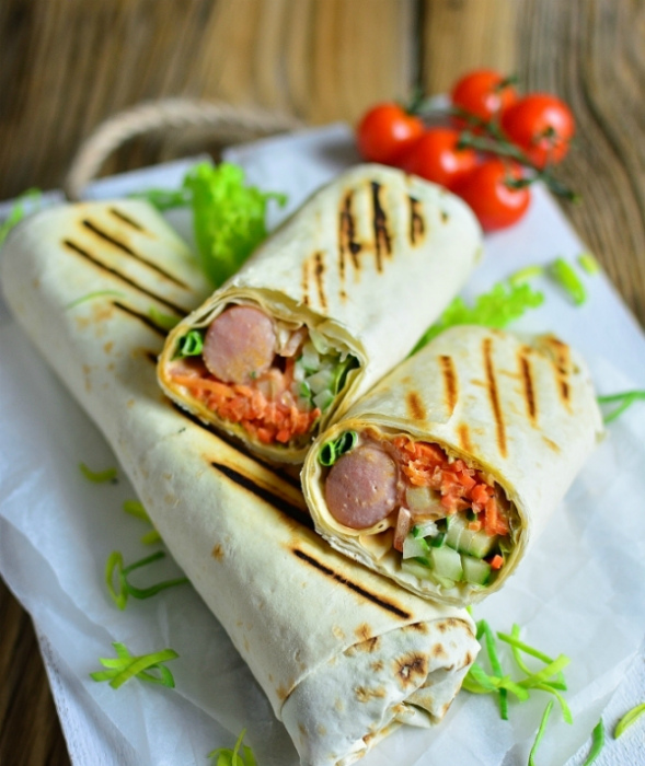Сосиски с сыром в лаваше. 13 вкусных и неизбитых закусок в лаваш