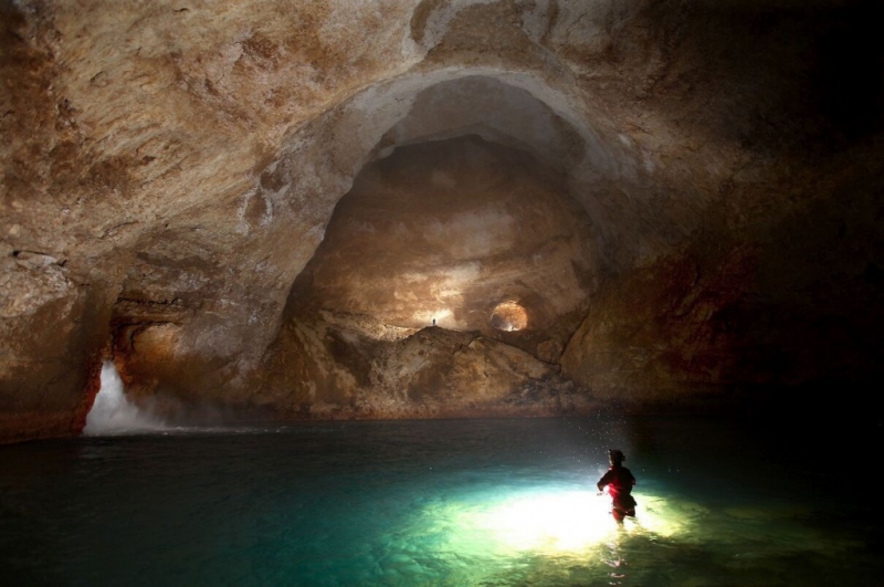 Corvo Cave - a caverna mais profunda do mundo Corvo Cave, Abkhazia, no mundo, caverna