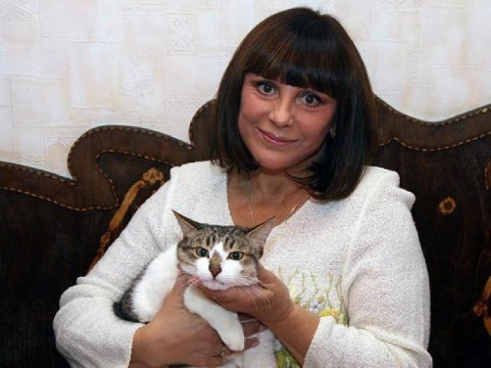 Уже не студентка, но всё та же красавица. Взгляни, как Наталья Варлей выглядит в свои 70 лет… Уже не студентка, но всё та же красавица. Взгляни, как Наталья Варлей выглядит в свои 70 лет…