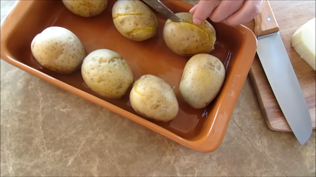 Проще пареной репы - ленивый ужин! Картошка с колбаской и сыром в духовке Еда, Картофель, Вкусно, Готовка, Рецепт, Видео рецепт, Другая кухня, Длиннопост, Просто, Видео