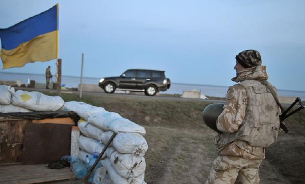 Азаров: блокада Крыма и Донбасса усугубляет кризис на Украине