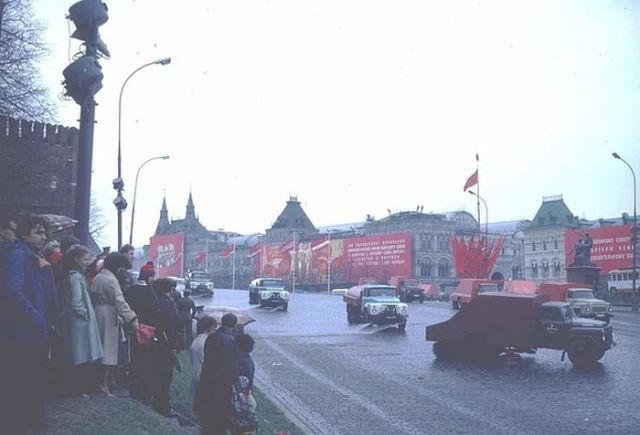 Москва в преддверии 1 мая 1982 года. Москва в преддверии 1 мая 1982 года.