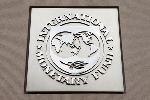 МВФ грозит приостановить программу помощи Украине