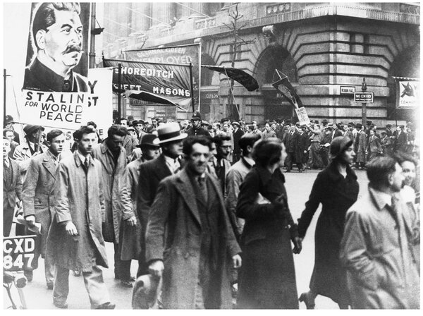 Шествие английских коммунистов в Лондоне. 1 мая 1936