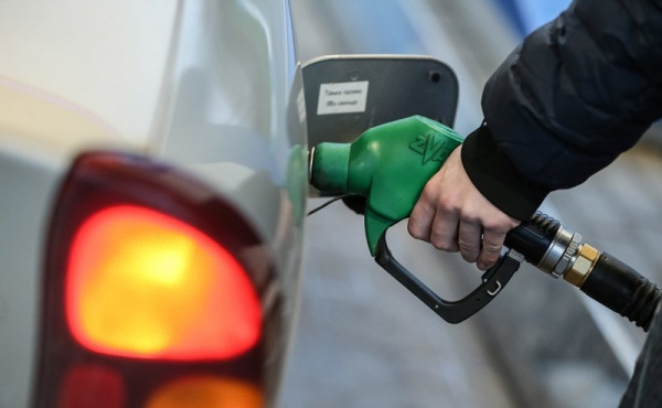 Рост цен на бензин в России замедлился, но не остановился