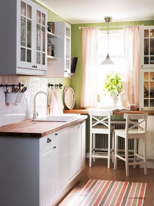 В многоквартирных домах современной постройки действуют уже новые стандарты кухонных помещений, поэтому у их жильцов редко возникают проблемы с обустройством.-8