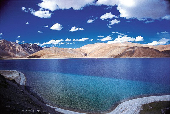 Озеро Пангонг Цо в Гималаях природа.красота, факты