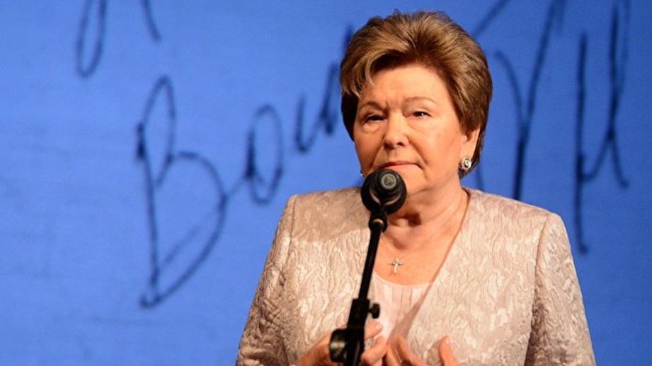Наина Ельцина назвала 1990–е годы «святыми»