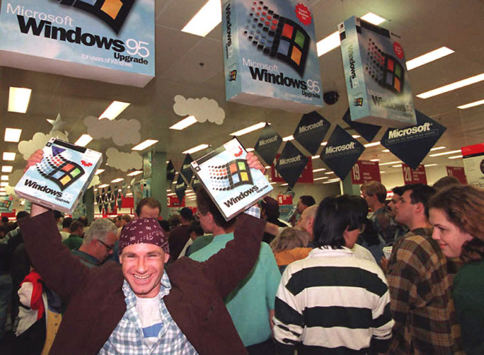 24.08.1995 г. Микол Фурно Mikol Furneaux, первый в мире покупатель Windows 95. Австралия. август, история