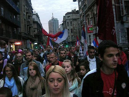 Мирное шествие против гей-парада в Белграде