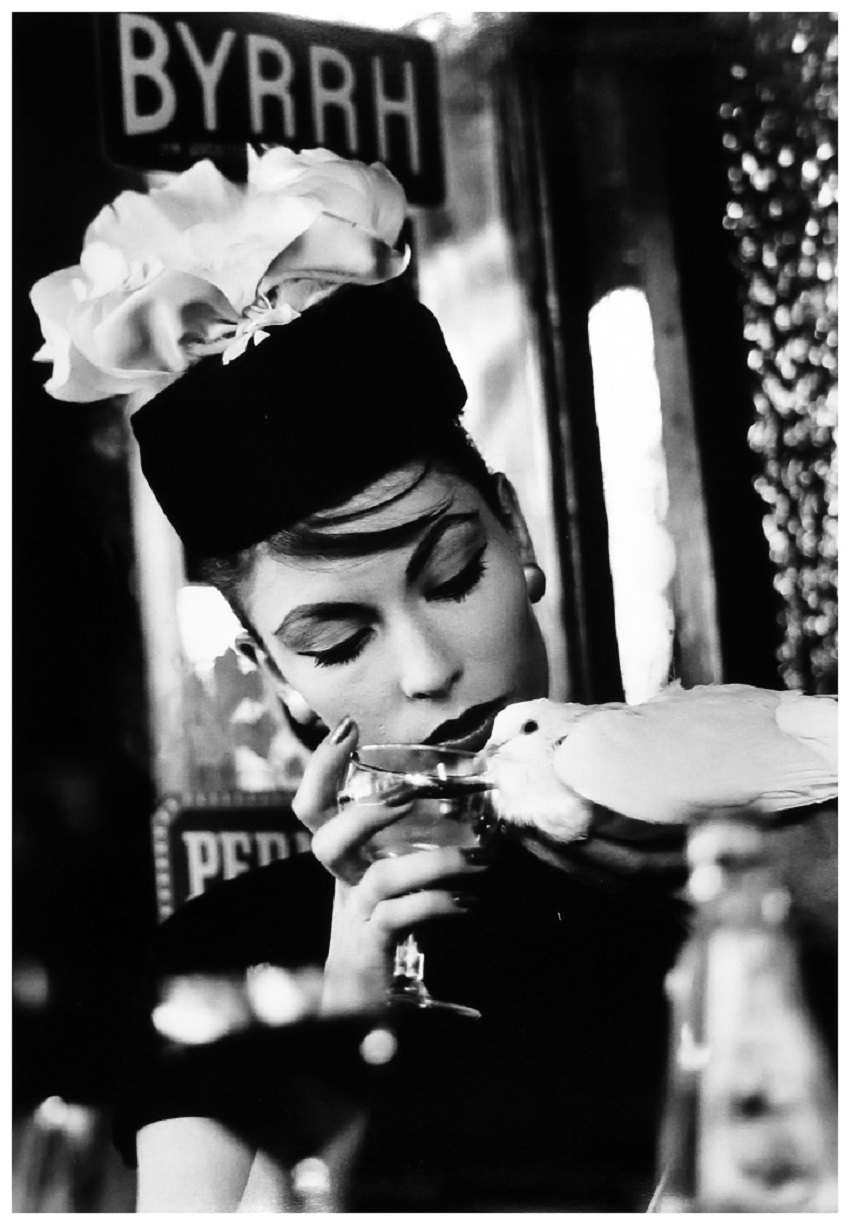Photo William Klein Mary and Dove at Cafe, Paris (Vogue) 1957.jpg Photo William Klein Mary and Dove at Cafe, Paris (Vogue) 1957.jpg