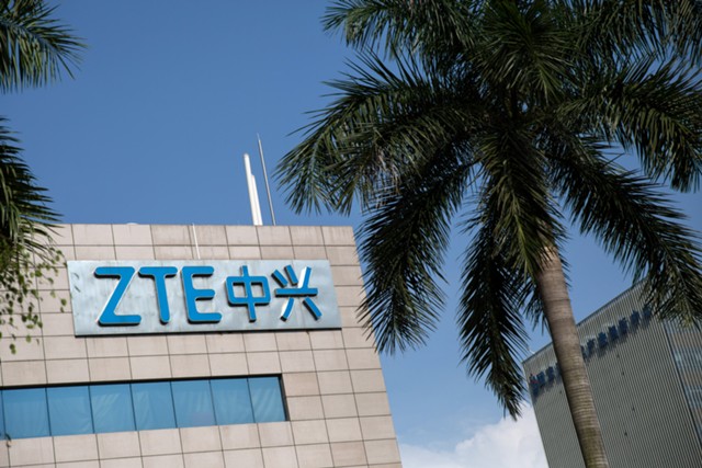 Акции ZTE резко выросли после снятия США запрета на поставки