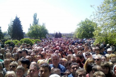 В Мариуполе стартовал референдум. Выстроились очереди В Мариуполе стартовал референдум. Выстроились очереди