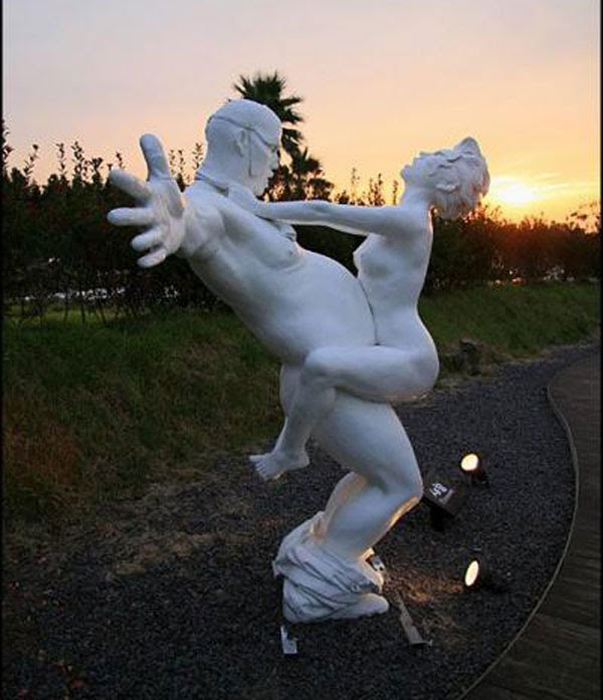 Любовь напоказ: 16 сексуальных фантазий, запечатленных в скульптуре