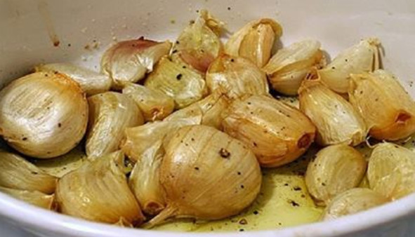 Польза жареного чеснока для организма! Раньше не понимала, какая целебная сила сокрыта в нём… Польза жареного чеснока для организма! Раньше не понимала, какая целебная сила сокрыта в нём…