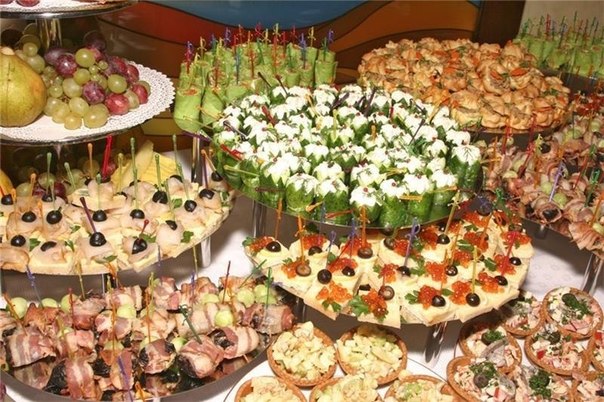 10 КАНАПЕ-РЕЦЕПТОВ НА ШПАЖКАХ 10 КАНАПЕ-РЕЦЕПТОВ НА ШПАЖКАХ