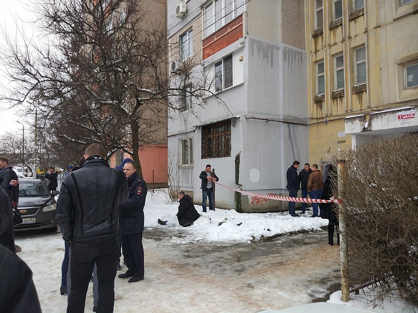 Супруга позвонила мне из лифта. Кричит в трубку, что нашего малыша в живых нет! Слезы, истерика... Супруга позвонила мне из лифта. Кричит в трубку, что нашего малыша в живых нет! Слезы, истерика...