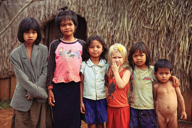 «В пути с рождения»: 40 удивительных фото маленькой путешественницы Мии