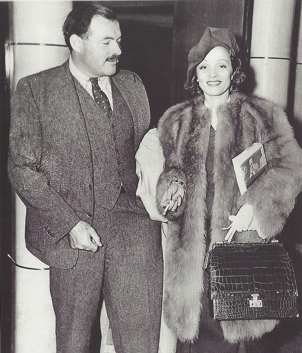 1938. Эрнест Хемингуэй с Марлен Дитрих