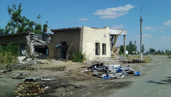 Разрушенный аэропорт в Луганске