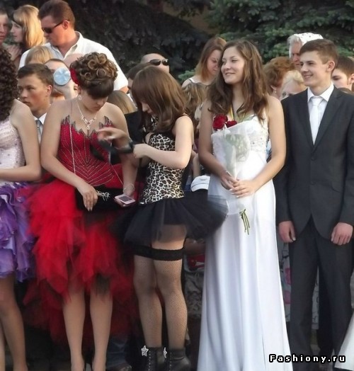 Модные стрижки 2018 года на короткие волосы, средние Модные велюровые платья 2017