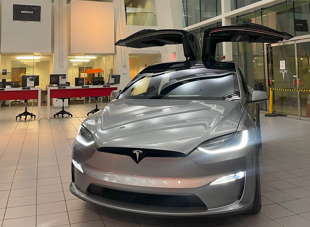 Tesla планирует запустить службу роботакси с поддержкой телеоператоров Tesla планирует запустить службу роботакси с поддержкой телеоператоров