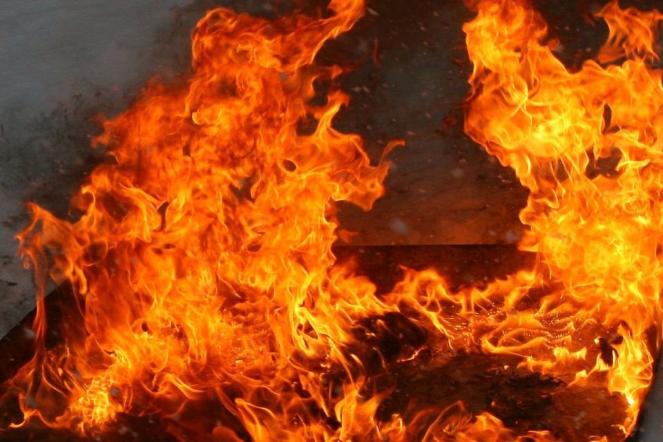 Муж хладнокровно поджег беременную жену из-за богатства Муж хладнокровно поджег беременную жену из-за богатства