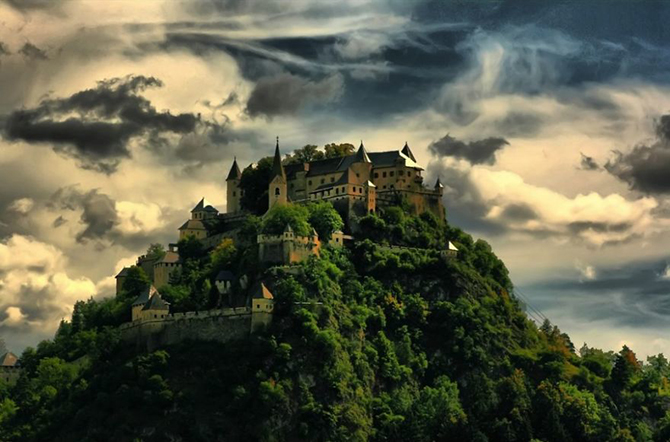 20 самых впечатляющих замков Европы