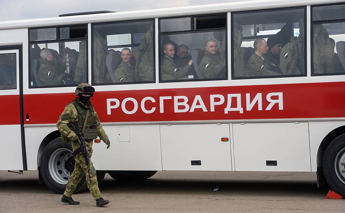 Кремль постепенно вводит чрезвычайное положение в стране Кремль постепенно вводит чрезвычайное положение в стране