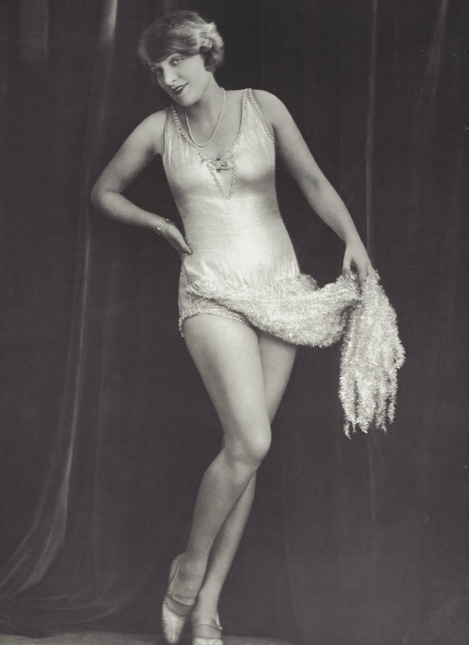 1927.  Марлен Дитрих в мюзикле «Бродвей». Берлин