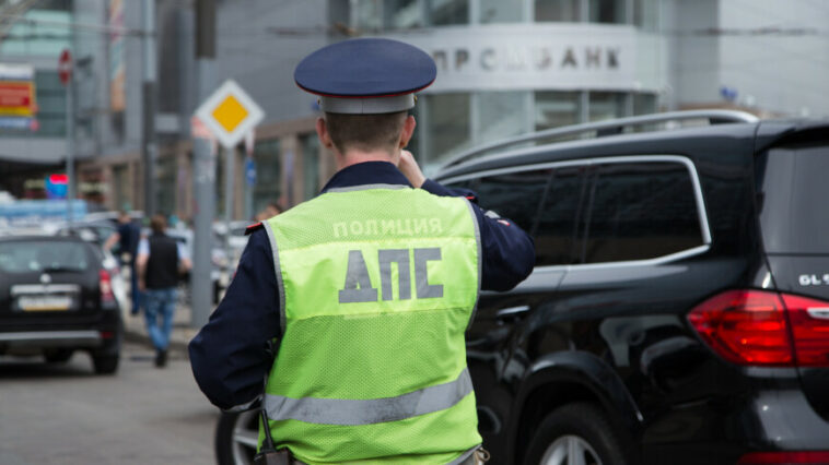 Aurus с правительственными номерами попал в ДТП в центре Москвы