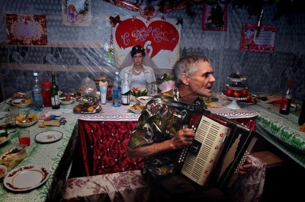 25 свадебных фотографий, которые хочется стереть из памяти. Веселье явно затянулось...