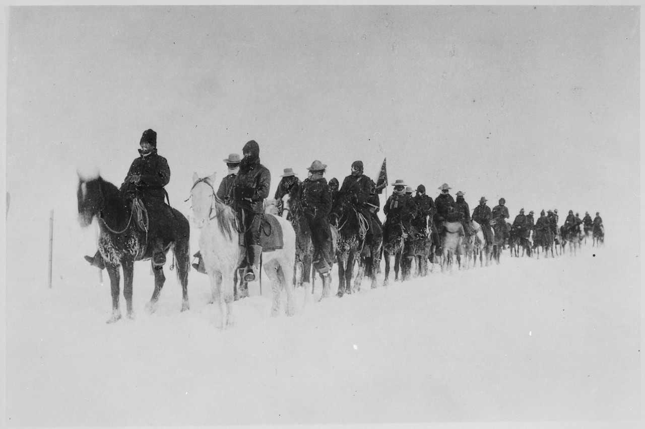 1890-91. Возвращение скаутов Кейси после резни на Вундед-Ни 1890-91. Возвращение скаутов Кейси после резни на Вундед-Ни