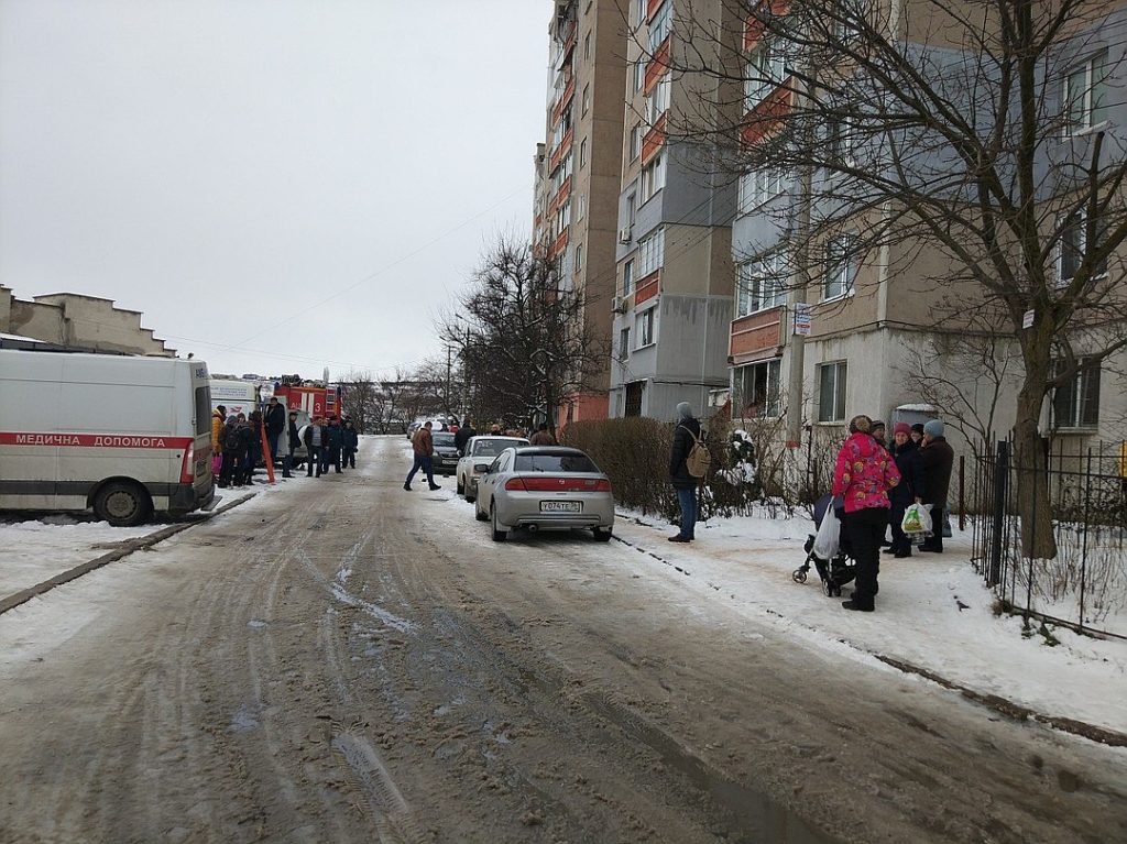 Супруга позвонила мне из лифта. Кричит в трубку, что нашего малыша в живых нет! Слезы, истерика... Супруга позвонила мне из лифта. Кричит в трубку, что нашего малыша в живых нет! Слезы, истерика...