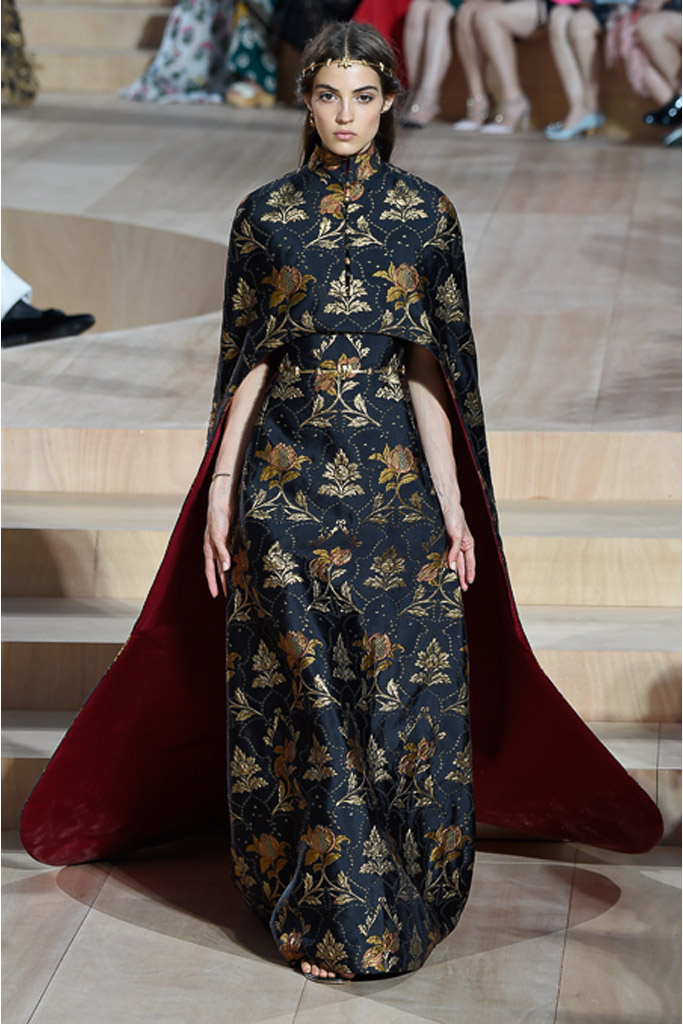 Мистический Рим в коллекции Valentino осень 2015 Couture Мистический Рим в коллекции Valentino осень 2015 Couture
