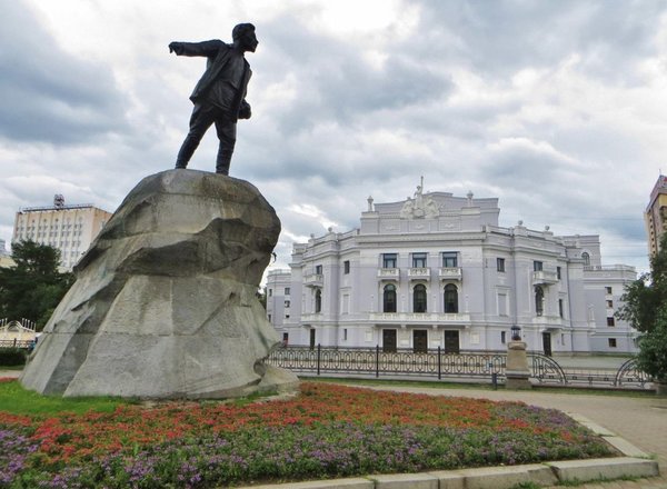 Памятник Я. Свердлову в Екатеринбурге