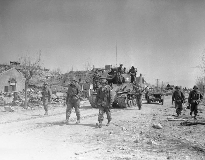 Корейская война на снимках военных фотографов (49 фото) Корейская война на снимках военных фотографов (49 фото)