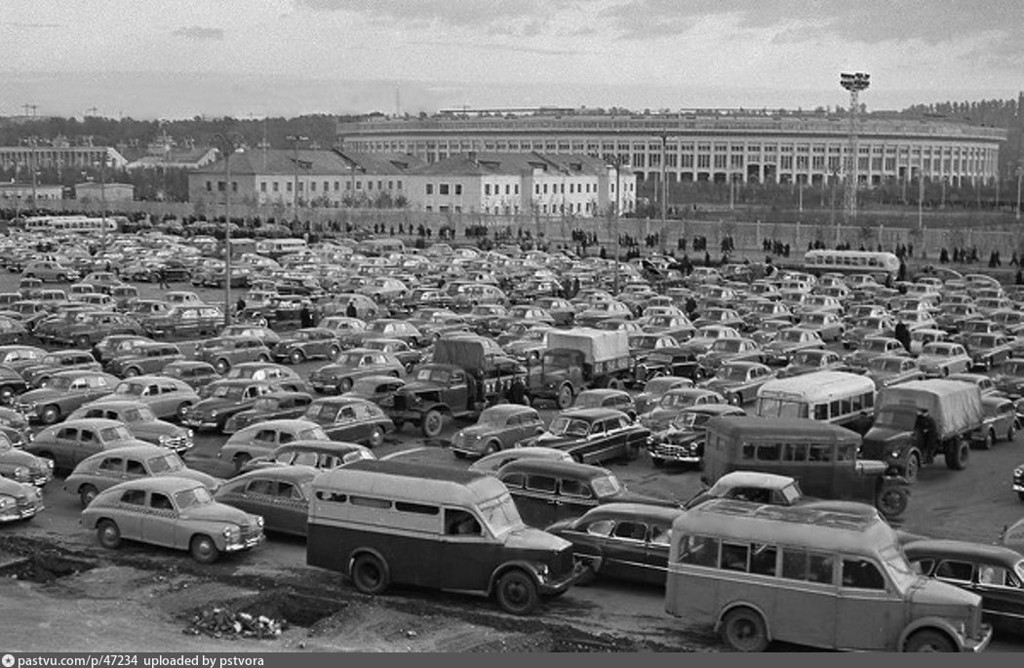 Автостоянка в Лужниках, Москва, 1956-57, Erwin Bekier: история, ретро фото, советские автомобили